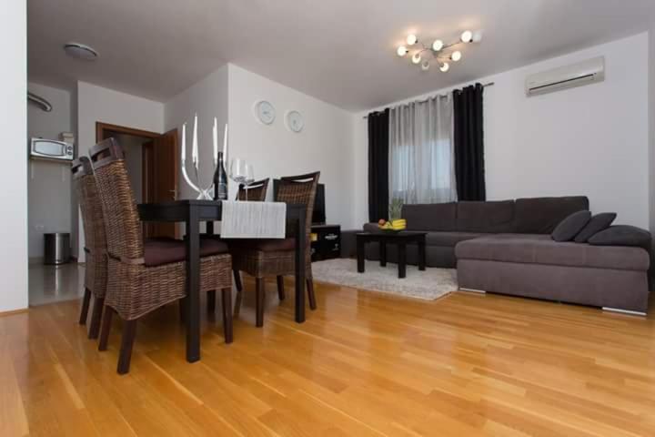 Apartman Mila Каштела Экстерьер фото